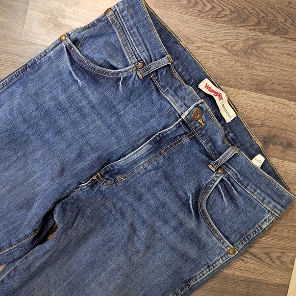 Wrangler Jeans Mens 34x32 Blue Bootcut Medium Wash Denim Stretch - Picture 3 of 8